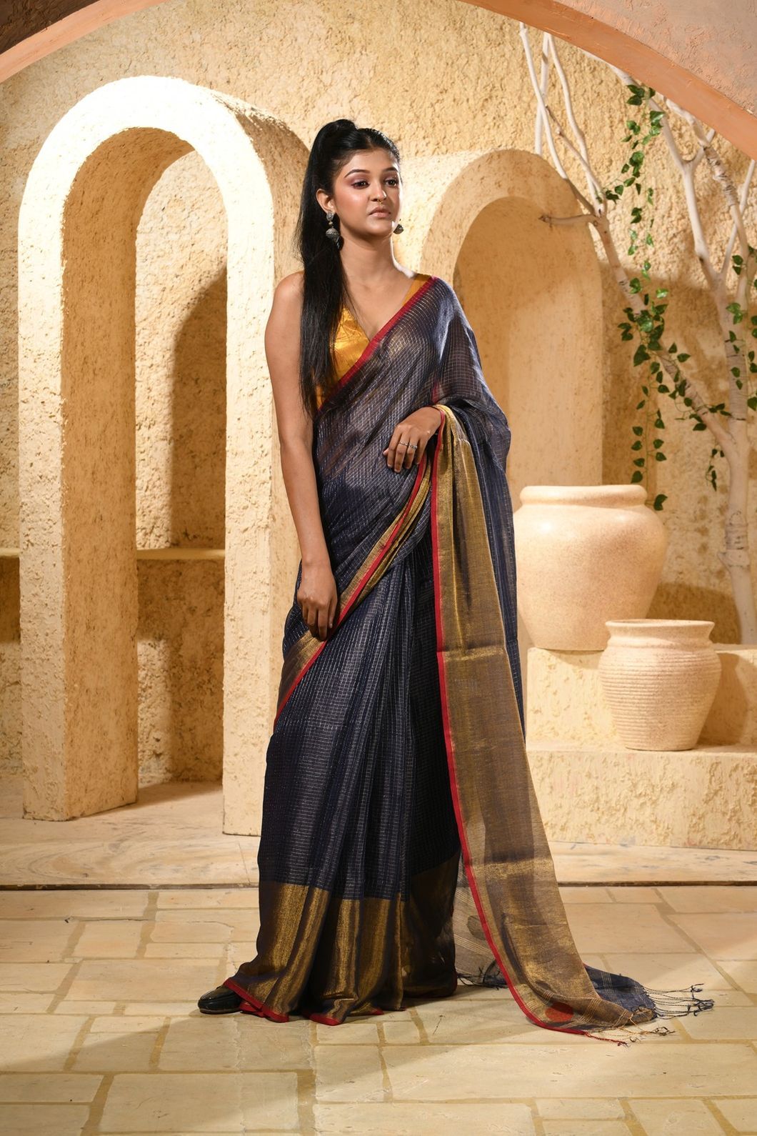 METALLICHANDLOOMSAREE-KARU13-DARKBLUEANDSILVERGOLDZARIBORDER (1)