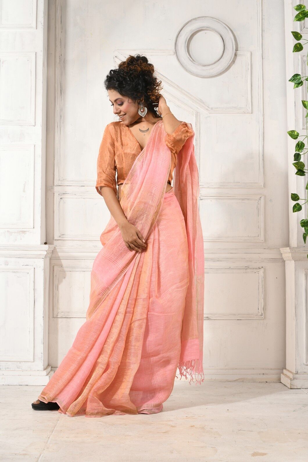 LINENMETALLICHANDLOOMSAREE-KARU27 (2)