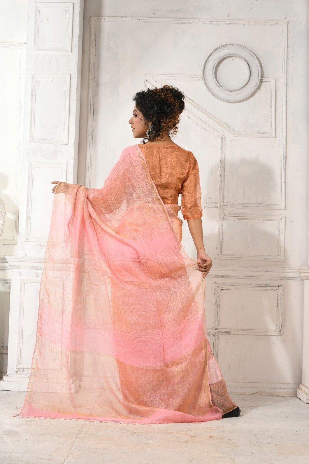 LINENMETALLICHANDLOOMSAREE-KARU27 (4)